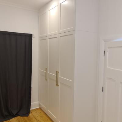 Side view of Stunning 2 pac shaker style doors 